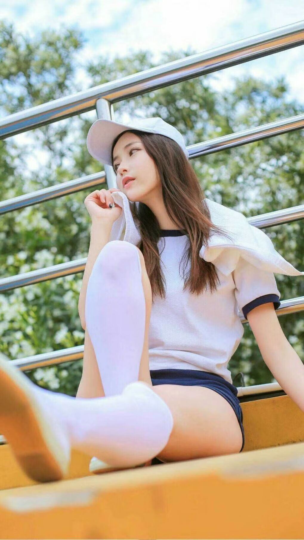 场面激烈：双方攻防对抗让比赛紧张刺激！，比赛双方的对抗十分激烈